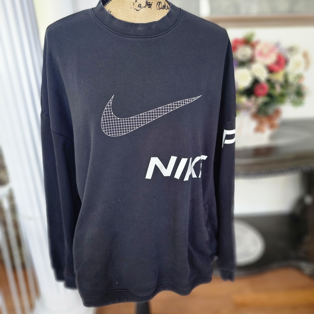 Nike Black Sweatshirt Iconic Swoosh Relaxed Fit